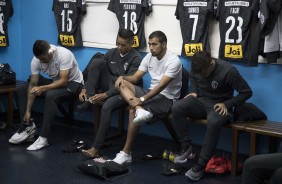 Timo aguarda no vestirio do El Cilindro o incio do jogo contra o Racing, pela Sul-Americana