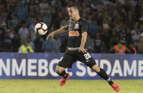 Ramiro atuando contra o Racing, no estdio El Clindro, pela Sul-Americana