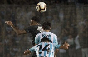 Gustavo em jogada contra o Racing, pela Copa Sul-Americana