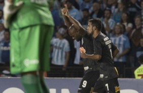 Vagner Love marca o gol de empate do Corinthians na Argentina