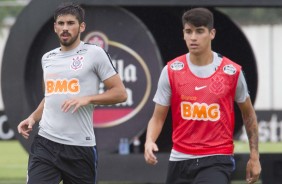 Mndez e Araos no treinamento desta sexta-feira no CT