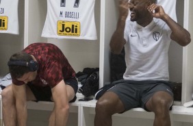 Boselli e Love no vestiário antes do jogo contra o São Bento, pelo Paulistão 2019