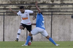 Clayson em dividida diante o São Bento, pelo Campeonato Paulista 2019
