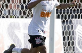 Clayson marcou, ainda no primeiro tempo, o nico gol do Timo contra o So Bento