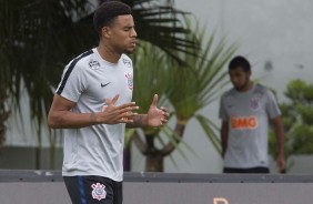 Atacante Gustavo no treino desta sexta-feira