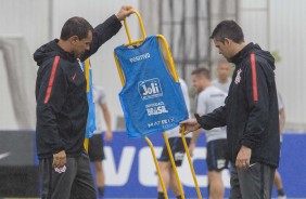 Tcnico Fbio Carille comanda treino para jogo contra o So Bento, pelo Paulisto