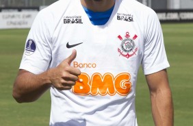 Bruno Mndez j vestindo a camisa do Corinthians durante sua apresentao