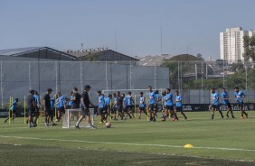 Elenco no CT Joaquim Grava para treino preparatório para jogo contra o Santos