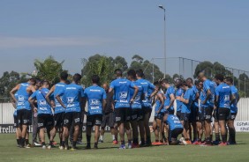 Elenco reunido para o treino desta quarta-feira no CT Joaquim Grava