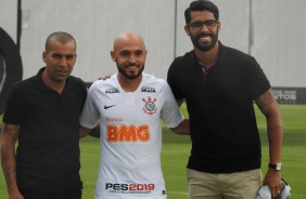 Emerson Sheik, Rgis e Vilson durante apresentao do meia ao Corinthians