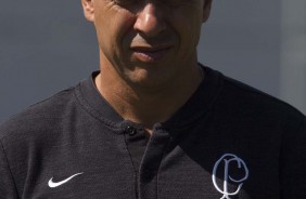 Fábio Carille comanda o treino do Corinthians no CT Joaquim Grava
