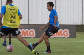 Jadson no treino de hoje no CT; jogador ainda no voltou a atuar na equipe titular