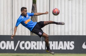 Jovem Pedrinho no CT Joaquim Grava durante treinamento de hoje