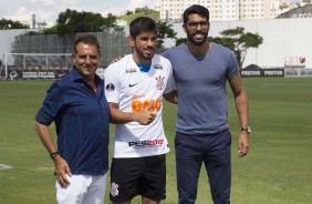 Kalil, Bruno Mndez e Vilson na apresentao do zagueiro ao Corinthians