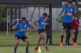 Os estrangeiros Mendz, Romero e Araos no treinamento de hoje no CT do Corinthians