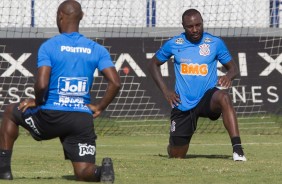 Vagner Love e Manoel treinando no CT; foco  o Santos, no prximo domingo