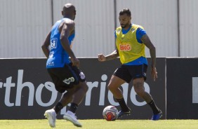 Vagner Love e Michel Macedo treinam juntos no CT Joaquim Grava