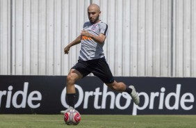 Rgis j treina no CT Joaquim Grava para jogo contra o Santos