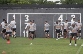 Jogadores continuam preparao para duelo contra o Santos, no domingo