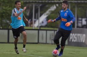Thiaguinho e Caíque França durante treino no CT Joaquim Grava