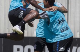 Vagner Love, Jadson e Fagner no treino desta sexta-feira, no CT Joaquim Grava