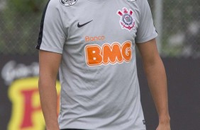 Zagueiro Henrique deve ser titular contra o Santos, no domingo