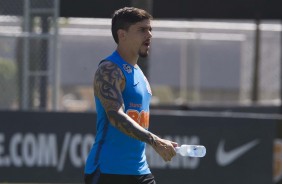 Fagner durante ltimo treino do Corinthians antes do duelo contra o Santos