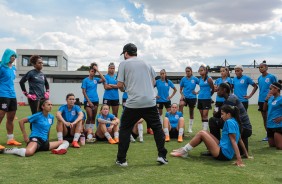 Corinthians feminino reunido em jogo-treino contra a Ferroviria