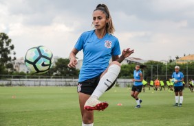 Giovanna em jogo-treino contra a Ferroviria, pelo futebol feminino do Corinthians