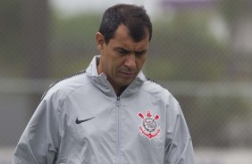 Carille no treinamento de hoje no CT Joaquim Grava; treinador prepara equipe para Copa do Brasil
