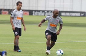 Jadson e Vagner Love durante treinamento desta segunda-feira no CT