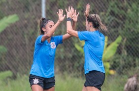 Meninas do Corinthians enfrentaram a Ferroviria em jogo-treino no CT