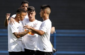 Bilu, Roni, Nathan e Oya comemoram gol contra o River-PI, pela Copa do Brasil Sub-20