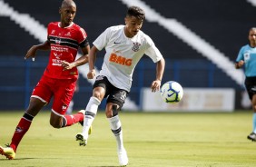 Volante Roni durante jogo contra o River-PI, pela Copa do Brasil Sub-20