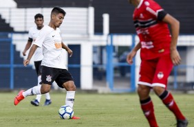 Meia Fabrcio Oya durante partida contra o River-PI, pela Copa do Brasil Sub-20