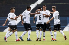 Timozinho comemora o gol de Du contra o River-PI, pela Copa do Brasil Sub-20