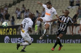 Vagner Love e Sornoza em jogo contra o Ceará, pela Copa do Brasil, na Arena Castelão