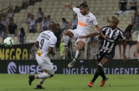 Vagner Love e Sornoza em jogo contra o Cear, pela Copa do Brasil, na Arena Castelo