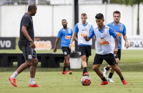 Fabrício Oya no treino deste sábado no CT Joaquim Grava