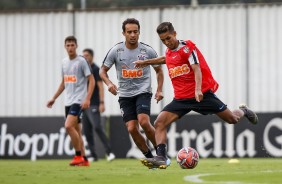 Jadson e Pedrinho no treino desta sexta-feira no CT