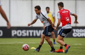 Jadson treina para duelo contra o Oeste, pelo Paulistão