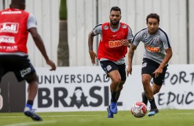 Jadson treina para enfrentar o Oeste pelo Paulistão