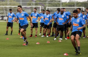 Jogadores treinam na manhã deste sábado no CT Joaquim Grava
