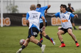 Lateral Fagner no treino deste sbado no CT Joaquim Grava