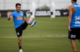 Meia Ramiro no treino deste sbado no CT Joaquim Grava