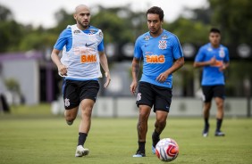 Rgis e Jadson no treino deste sbado no CT Joaquim Grava