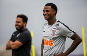Renê Júnior dá as caras no CT Joaquim Grava e treina com companheiros