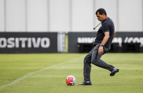 Treinador Fábio Carille no treino deste sábado no CT Joaquim Grava