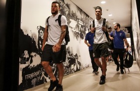 Andr Lus e Richard chegam  Arena Corinthians para jogo contra o Oeste, pelo Paulisto