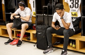 Boselli e Pedrinho no vestiário da Arena Corinthians antes do jogo contra o Oeste, pelo Paulistão